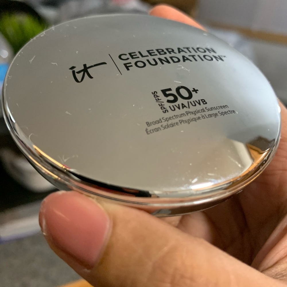IT cosmetics face powder foundation with spf